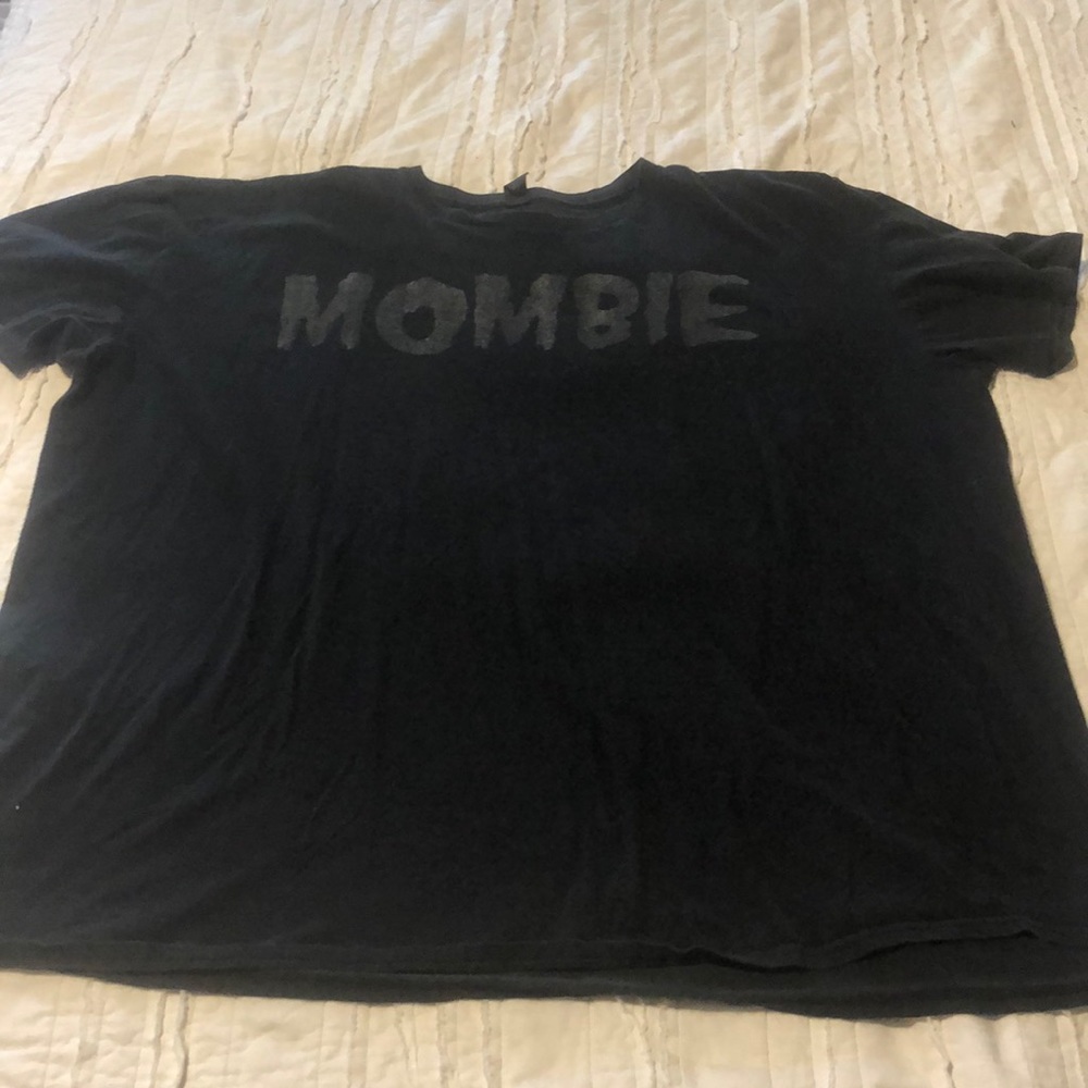 🧟‍♀️ MOMBIE TEE 🧟‍♀️